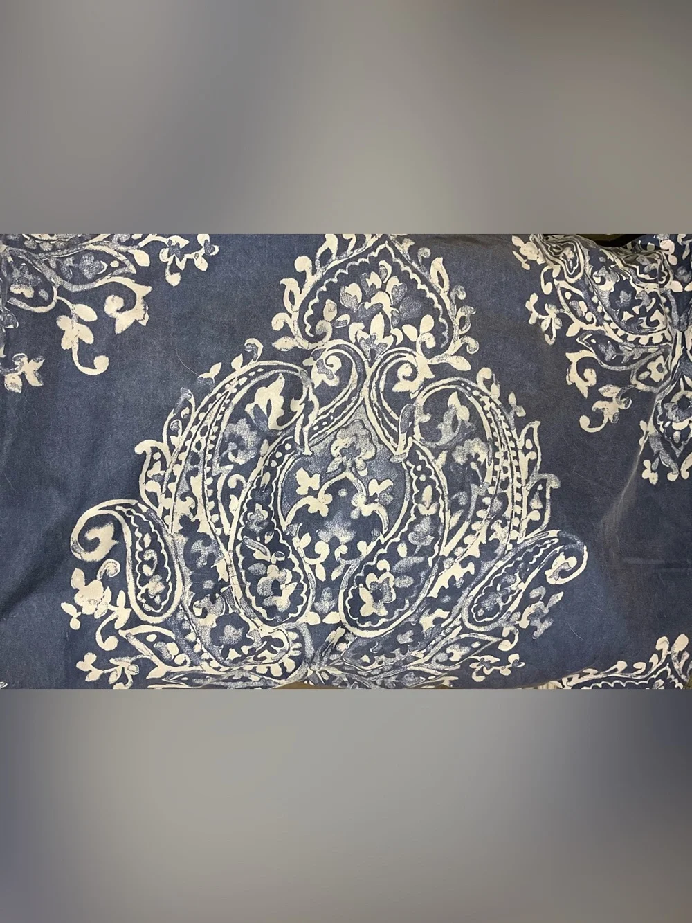 Reversible queen size comforter, +2 sham  Navy and White Paisley Print Textile